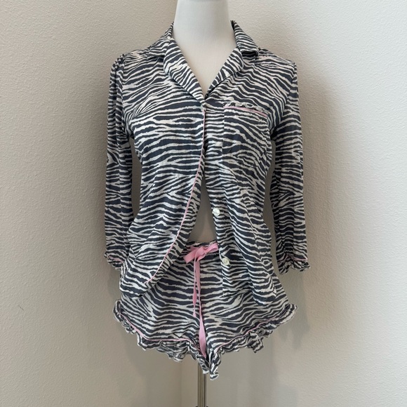 Super soft and cute Victoria’s Secret zebra print shorts PJ outfit XS - Picture 5 of 9